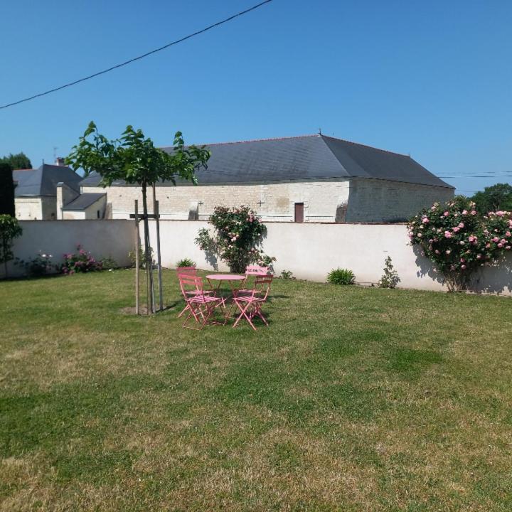 Jolie Maison De Campagne En Pierre De Tuffeau Longué Zewnętrze zdjęcie
